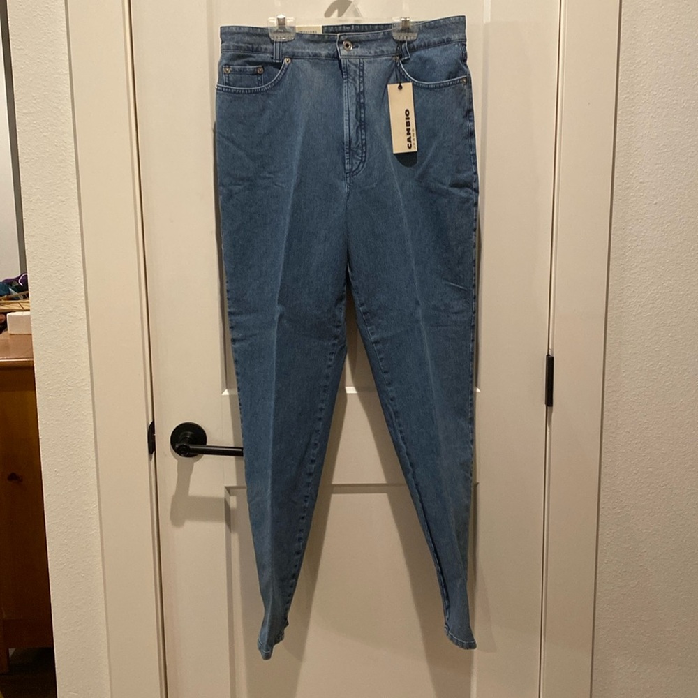 Cambio‎ Blue Denim Straight Leg Jeans w/Slit at Bottom. Size 14.  Front Pockets